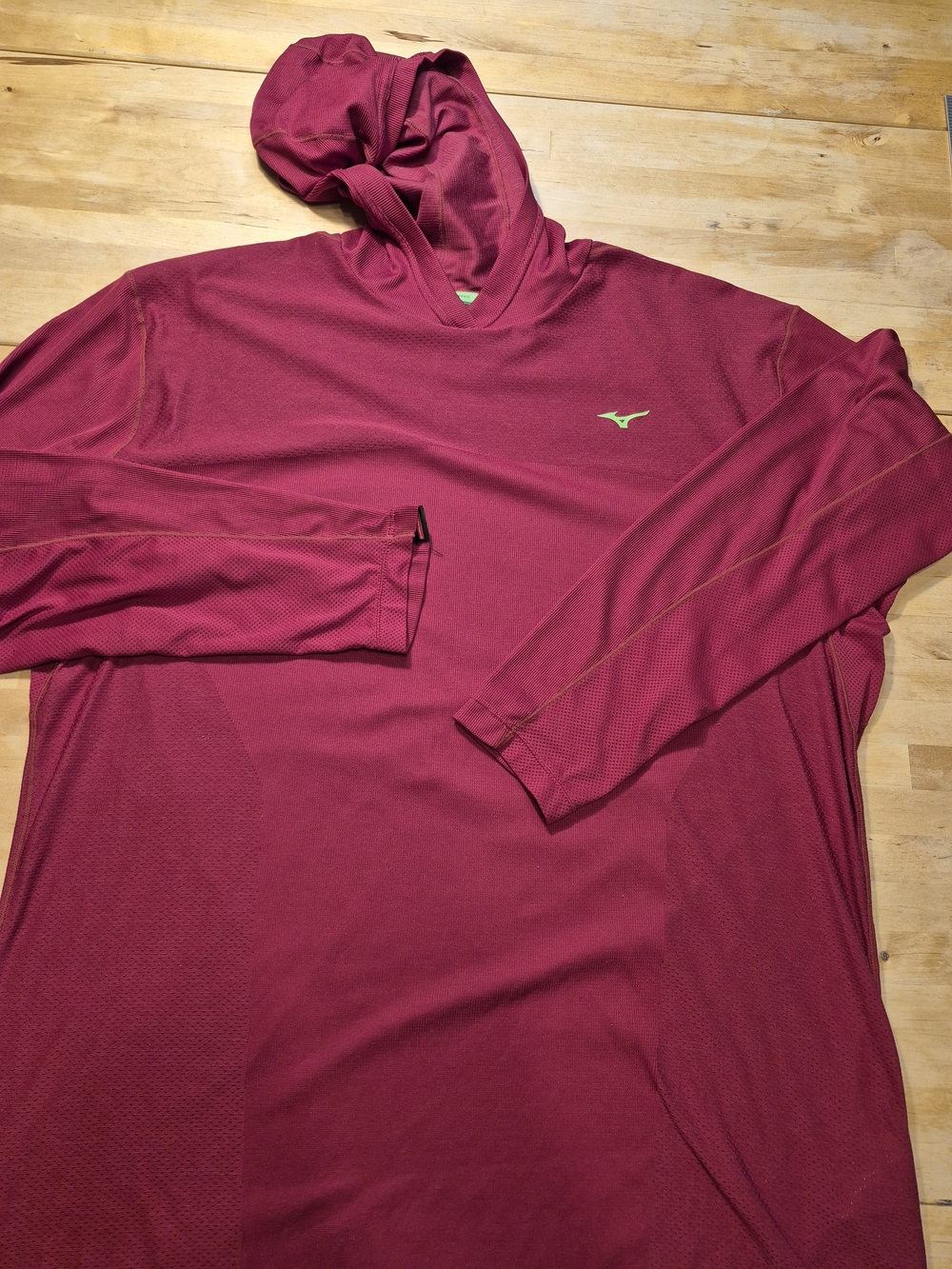 Mizuno Men's Hooded Long-Sleeve Performance Shirt - Maroon